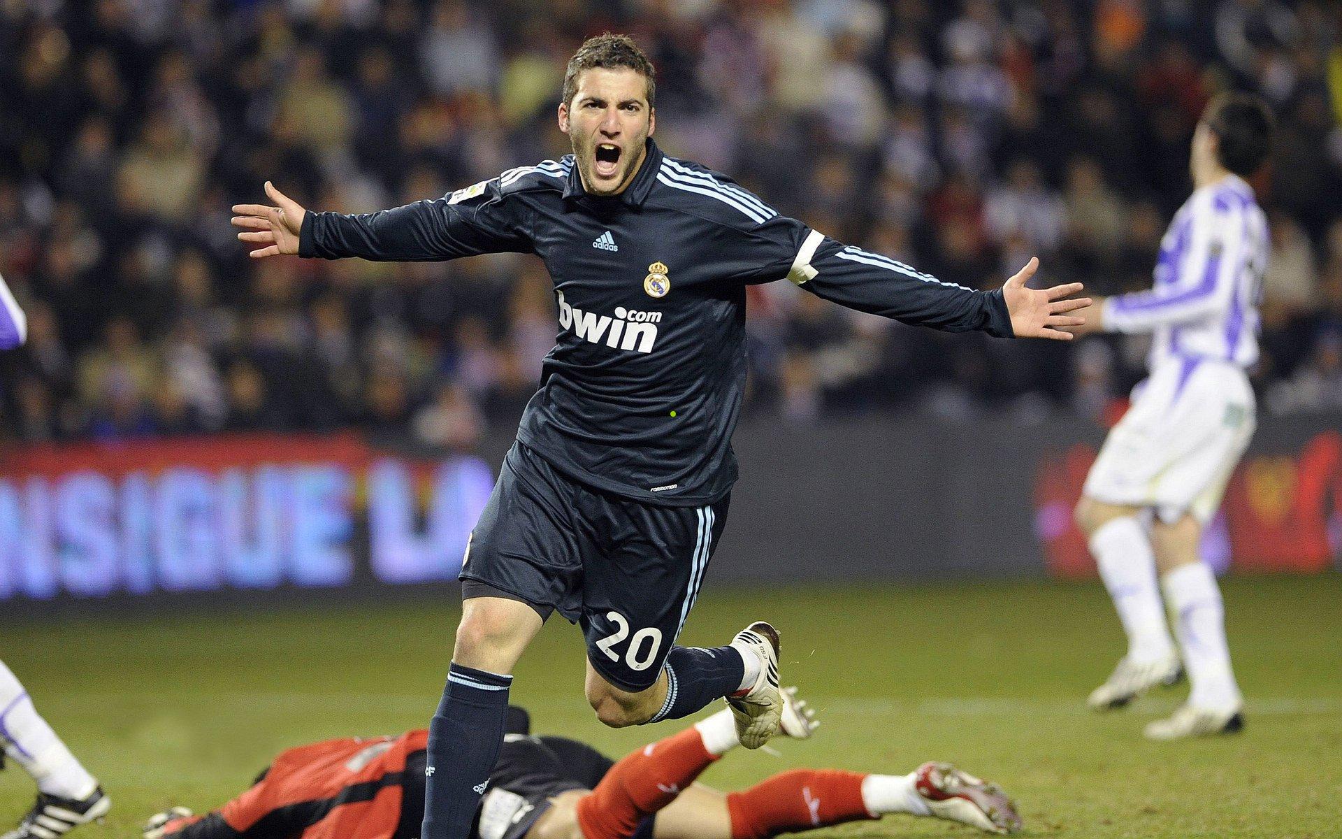 揭秘海港逆势夺冠背后，穆帅六月布局点燃翻盘引擎